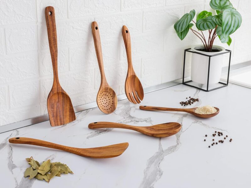 Effortless Cooking: A Review of Zulay Kitchen's 6-Piece Wooden Utensil Set